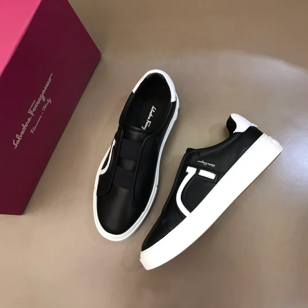 p400【Salvatore Ferraga**】New men's low-top casual shoes! Top-quality cow products, original lasts, made of imported cowhide, first-class texture, first-layer sheepskin lining! Original outsole! The details are exquisite and the style is versatile and upscale! Decorated with a three-dimensional Gancini logo, the back of the tongue and lace-up piping add a pop of color. The high-tech sole features a holographic pattern and Gancini details, making it ideal for a practical yet stylish everyday look. Code number 38-44 (45 can be customized)